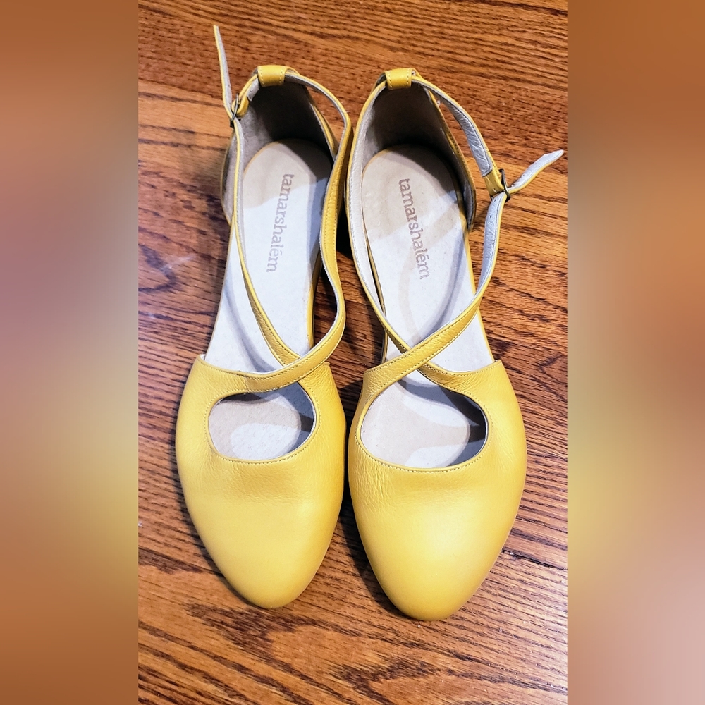 Tamar shalem Size 41 mustard yellow shoes flats excellent condition